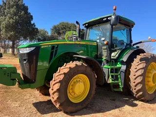 2012 John Deere 8260R
