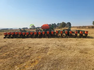 2017 DBX Tream Planter