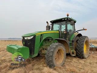 2017 John Deere 8270R