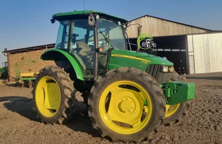 John Deere 5725HC