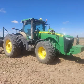 2016 John Deere 8320R