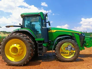 2022 John Deere 8R 230