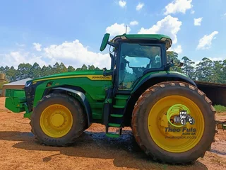 2022 John Deere 8R 230
