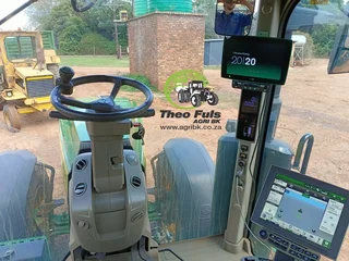 2022 John Deere 8R 230