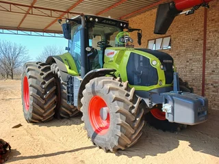 2023 Claas Axion 870