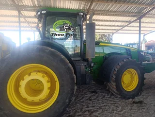 2016 John Deere 8270R