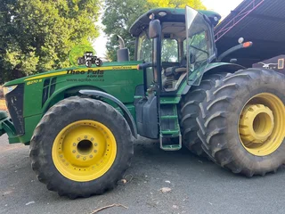 2016 John Deere 8270R