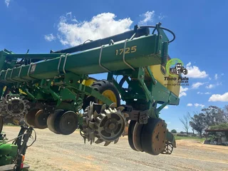 John Deere 1725