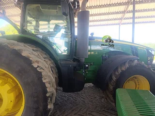 2015 John Deere 8270R