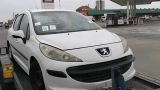 Peugeot 207 stripping for parts