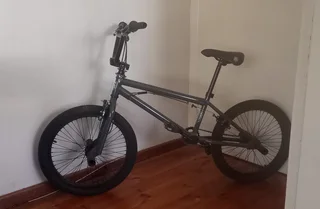 MONGOOSE BIKE FOR SALE STILL IN VERY GOOD CONDITION