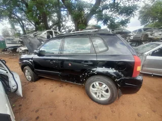 2006 HYUNDAI TUCSON 2.0 2x4 FOR STRIPPING