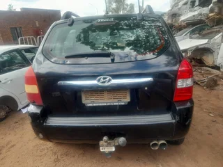 2006 HYUNDAI TUCSON 2.0 2x4 FOR STRIPPING