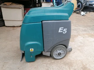 Tennant E5 Compact Low-Profile Carpet Extractor