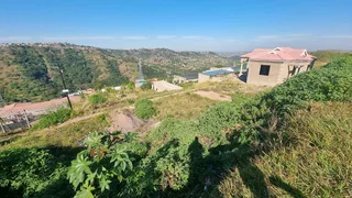 400sqm Main road site available in Village