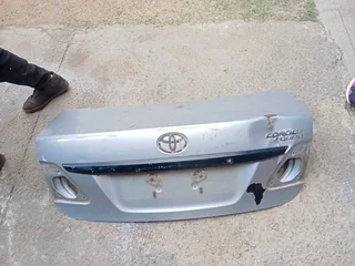 Toyota quest bootlid