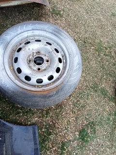 Ford sapphire 2 rims and wheels only 14 inch
