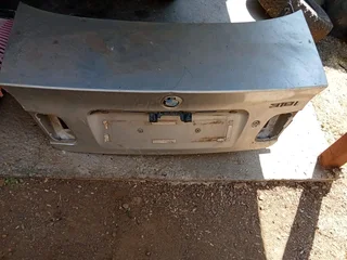 BMW 318 bootlid