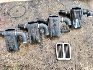 BMW 525 E12 airboxes R1500 each kidney grille R500