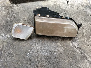 Ford sapphire right head light &amp; left corner light both