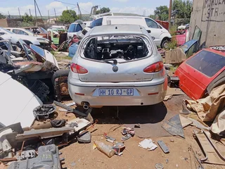 Alfa Romeo 147 2.0 stripping for spares