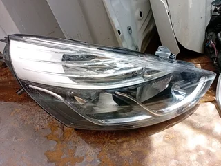 Renault Clio 4 (iv) right side headlight/head light for sale