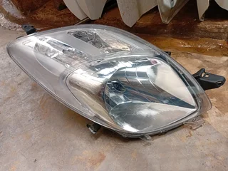 Toyota Yaris right side headlight/head light for sale