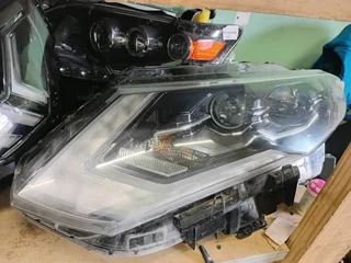 Nissan X-Trail left side headlight/head light for sale