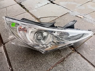 Hyundai Sonata right side headlight/head light for sale