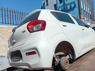 Toyota Vitz stripping for spares (parts) for sale