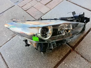 Mazda3/Mazda 3 right side headlight/head light for sale