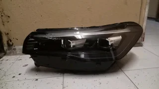 VW Tiguan Head light