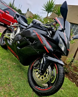 HONDA CBR 1000RR FIREBLADE