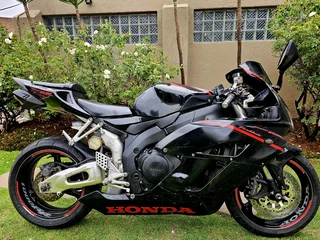 HONDA CBR 1000RR FIREBLADE