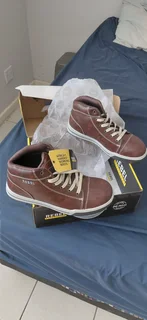 REBEL Safety shoes (RE420-br). Brand new. R800 negotiable