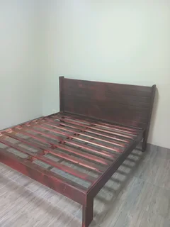 King sise wooden beds
