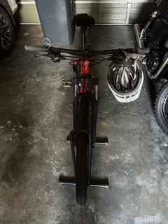 Specialized rockhopper barely used with stand!