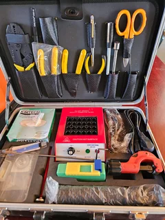 Fibre optic patch lead and pigtail manufacturing kit