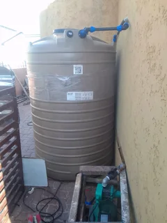 Backup water tank installation