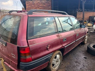 OPEL ASTRA STATION WAGON 2LT FUEL INJ SINGLE CAM STRIPPING FOR SPARES CALL FOR INFO