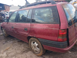 OPEL ASTRA STATION WAGON 2LT FUEL INJ SINGLE CAM STRIPPING FOR SPARES CALL FOR INFO