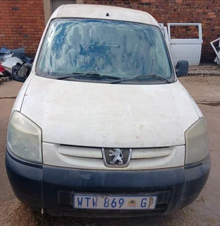 Peugeot Pathfinder for stripping call for info