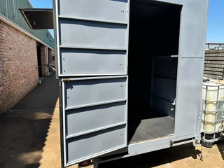 FOOD / KITCHEN TRAILER