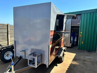 FOOD / KITCHEN TRAILER