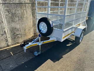 2.5m x 1.2m x 1.6m high SINGLE COW TRAILER