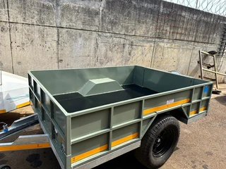 BOX-TYPE TRAILER