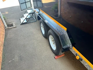 ENCLOSED CAR TRAILER