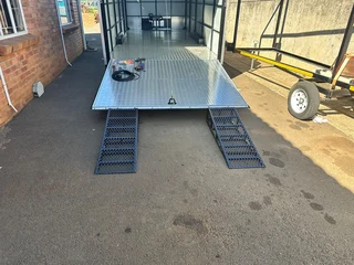 ENCLOSED CAR TRAILER