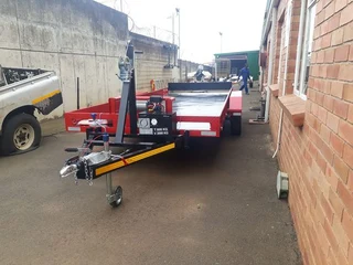 THE RED BEAUTY (CUSTOM-BUILT TRAILER)