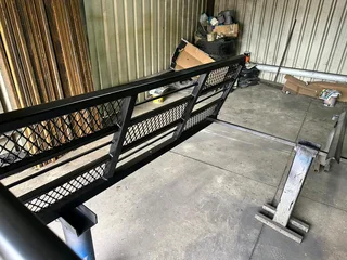 CUSTOM-BUILT LABOUR RAILS